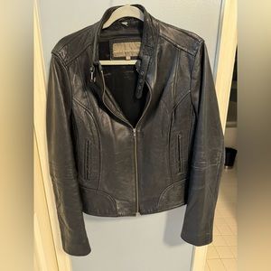 Black leather jacket size large in very good condition. Zipper work, but see pic